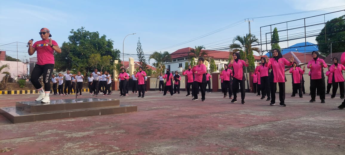 foto senam bersama