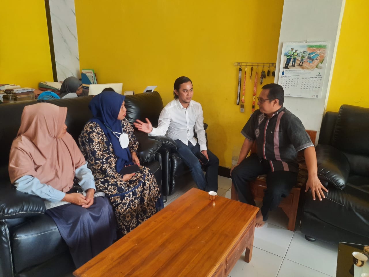 Selain itu peraih hadiah kedua atas nama, Perm. Nurlinda, (29) tahun, alamat Dusun Bakae, Desa saukang Kecamatan Sinjai Timur, Kabupaten Sinjai.